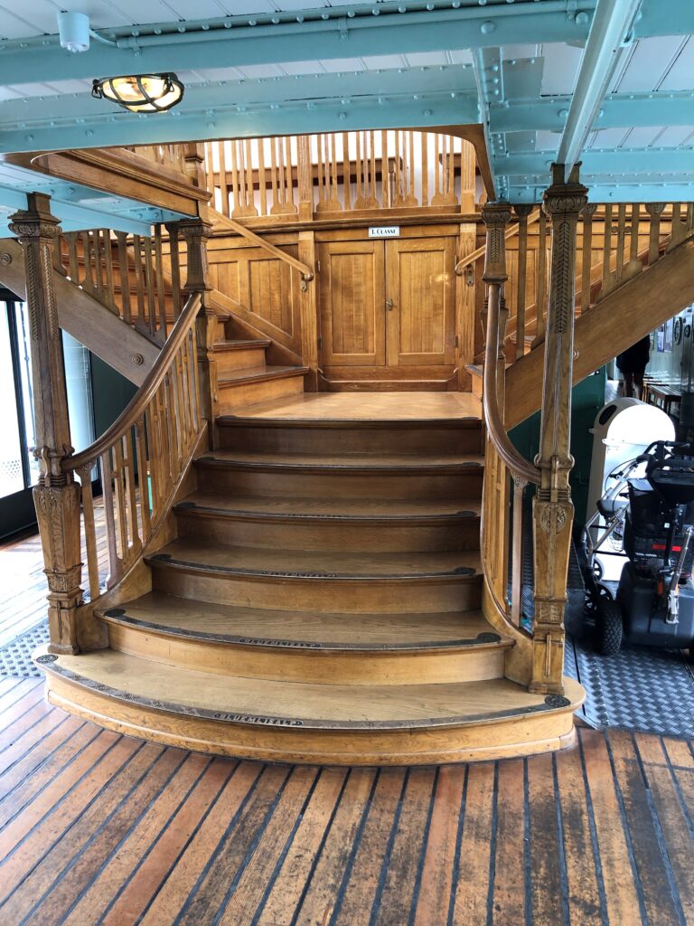 Escalier du bateau à vapeur Blümlisalp
