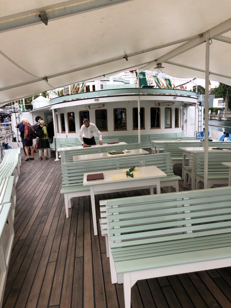 Le pont inférieur du bateau à vapeur Blümlisalp