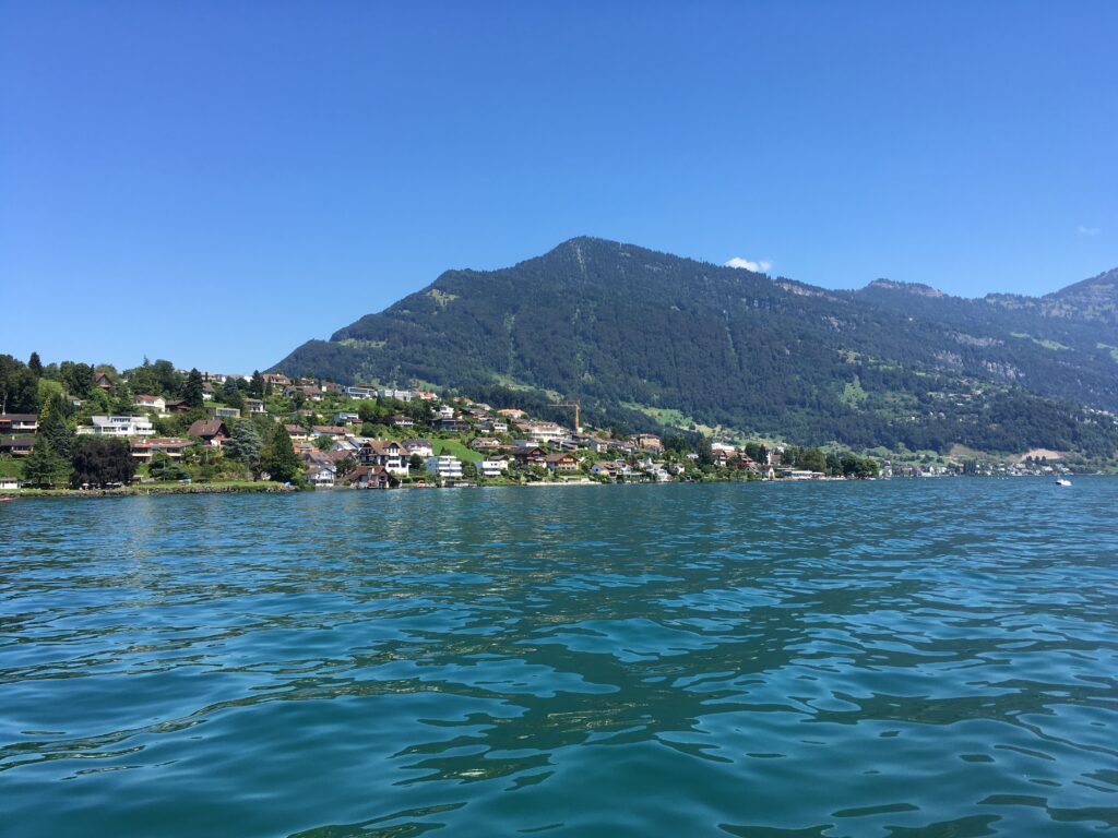Vue sur le Rigi depuis le bateau