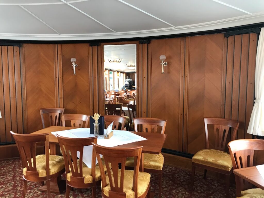 DS STADT LUZERN Le salon de 1ère classe au pont principal