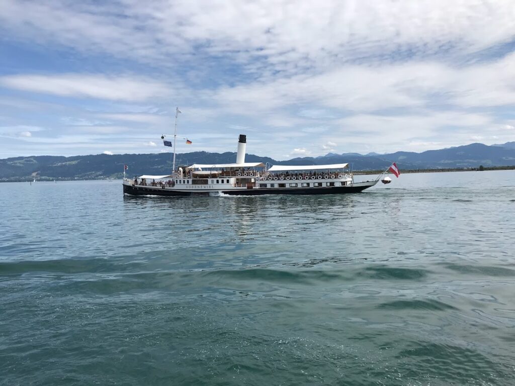 Navigation avec le bateau à vapeur Hohentwiel