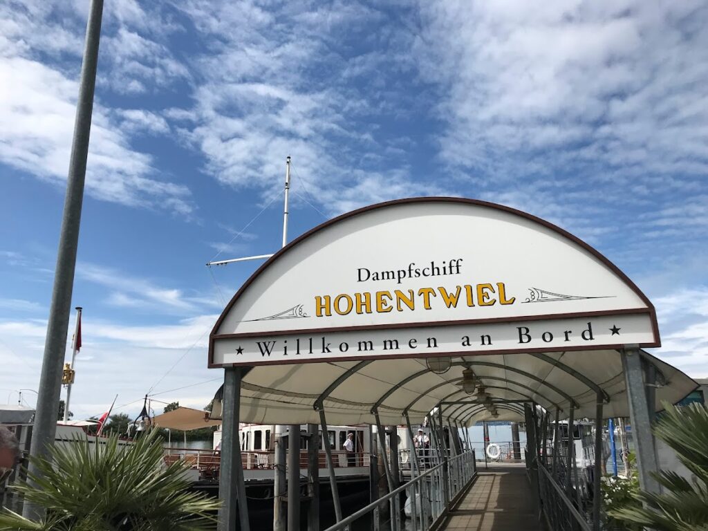 Changement de bateau et embarquement sur le Hohentwiel