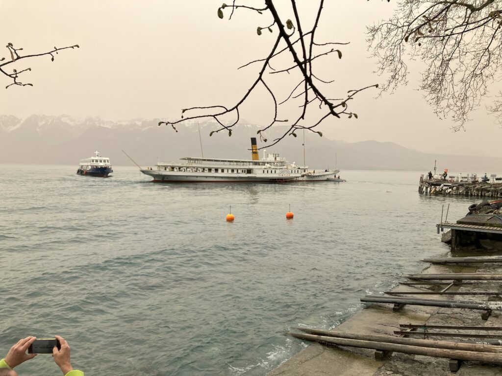Le LÉMAN remorque le SIMPLON à Lausanne